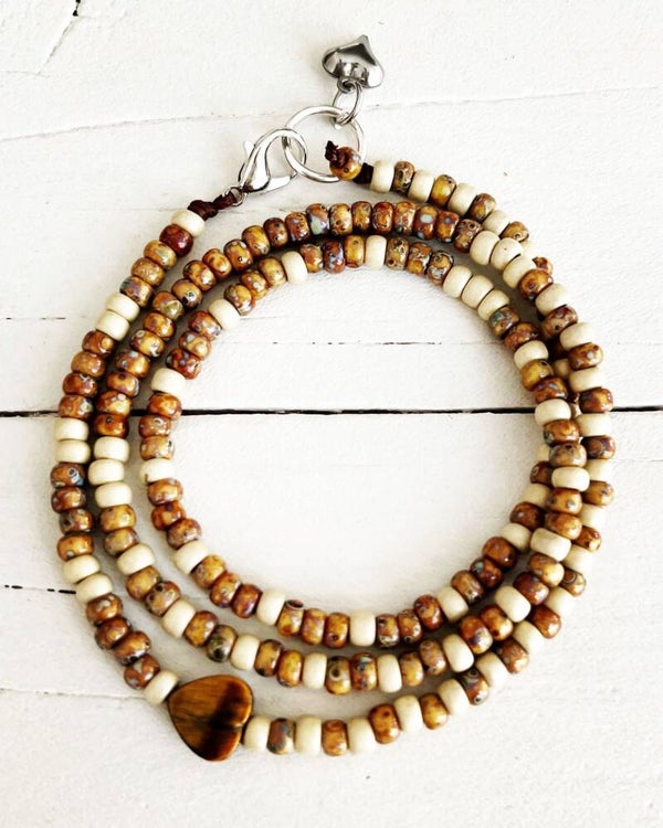 Wikkelarmband met natuurstenen hartje