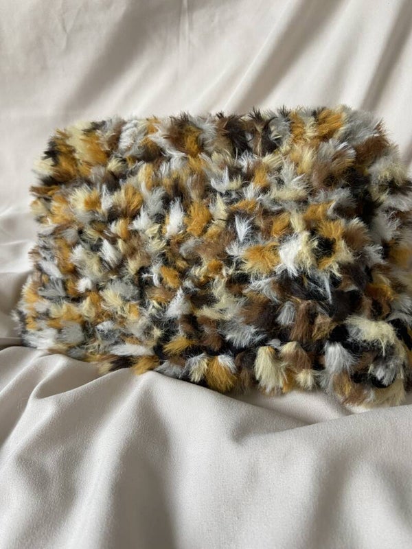 Fluffy clutch