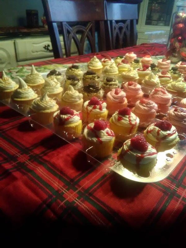 12 Basic Cupcakes