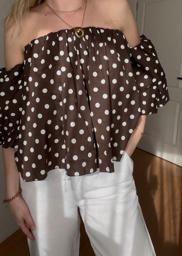Off-shoulder top polkadot Brown