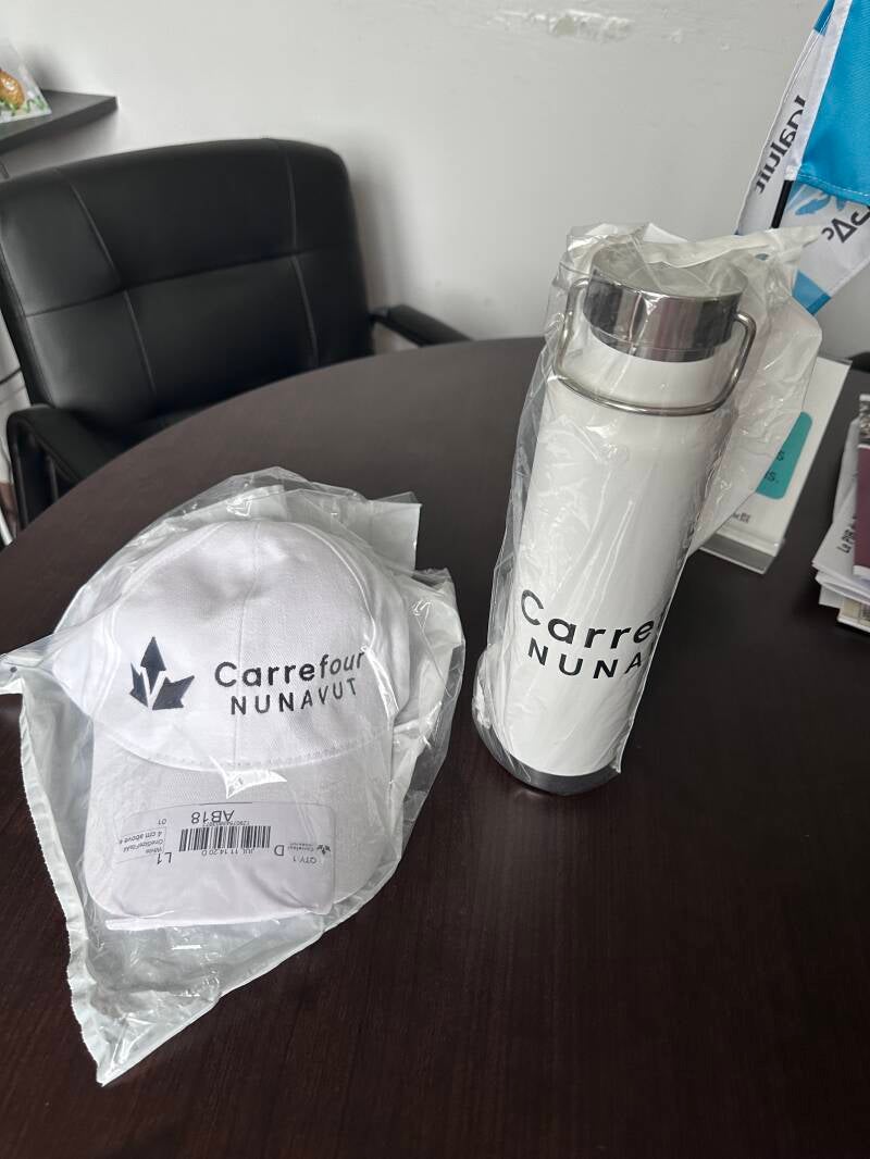 casquette et gourde isotherme