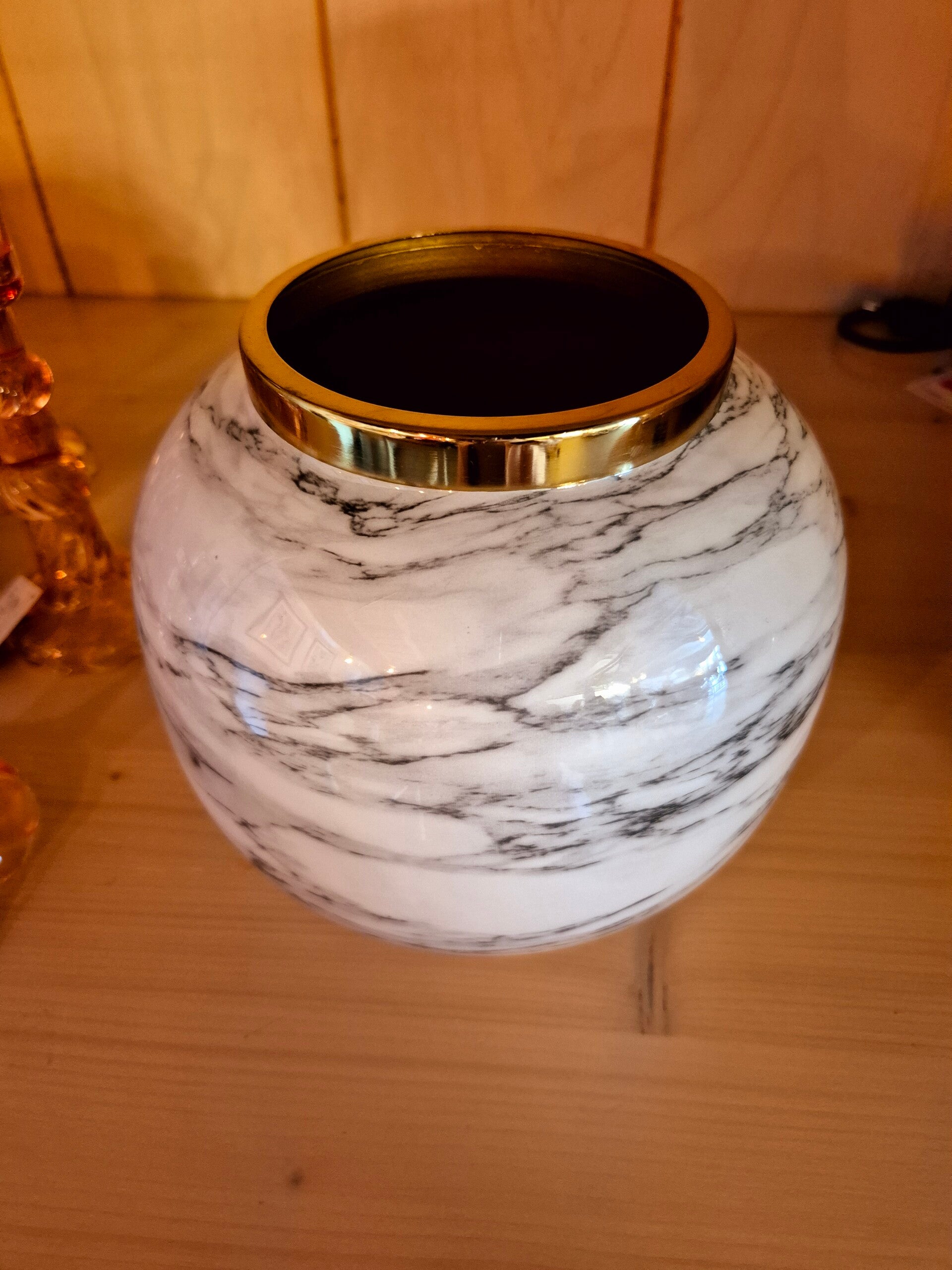 Vaas Monterado White Marble S