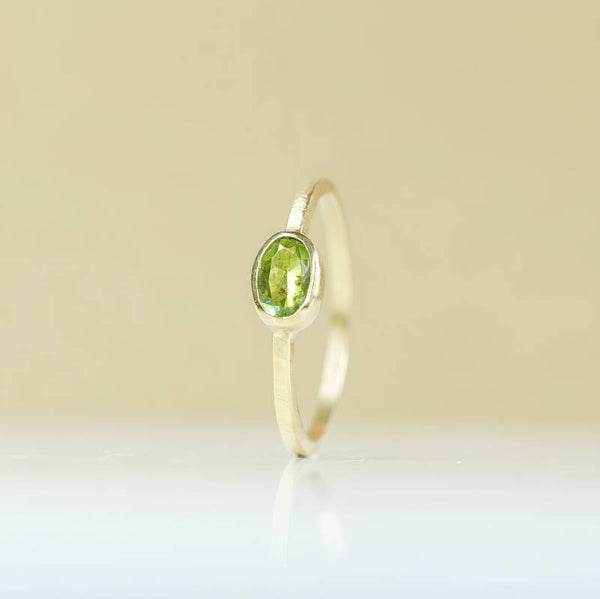 Fijne ring met peridoot