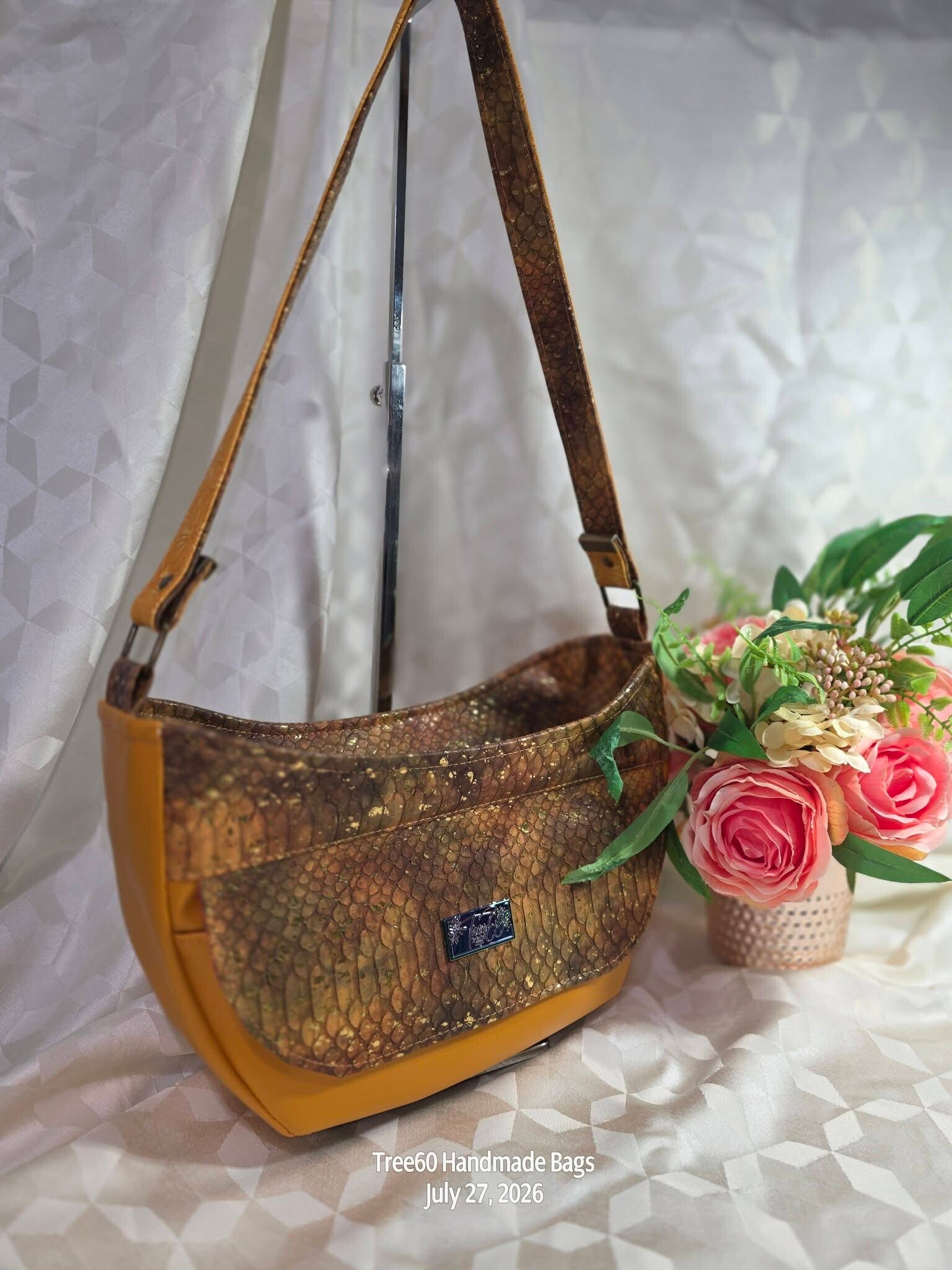 Hollywood Shoulder Bag - Petite Gold