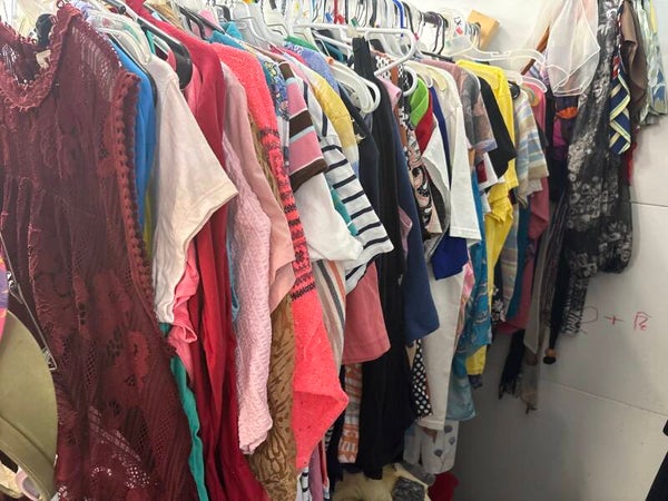 Women’s medium clothes shirts