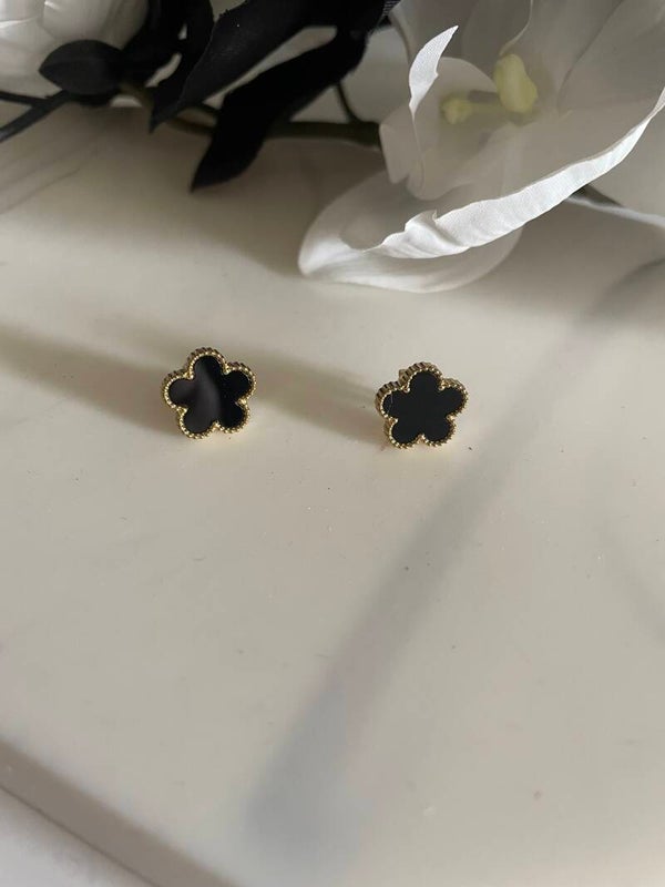 Trebol Black Earrings Post l Golden
