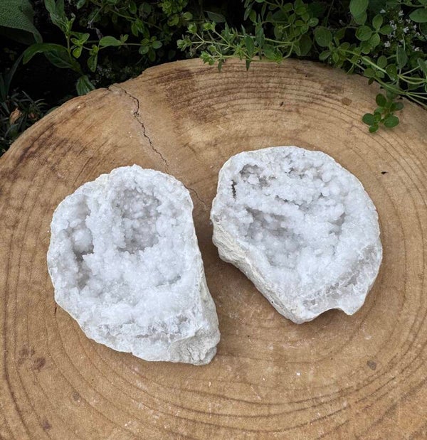 Bergkristal/ kwarts geode paar 10-12 cm