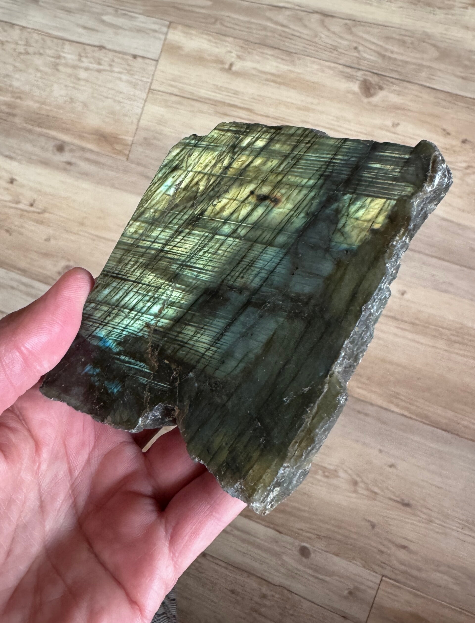 Labradoriet eenzijdig gepolijst 376 gram