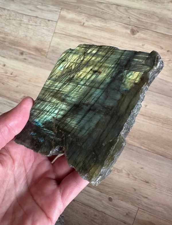 Labradoriet eenzijdig gepolijst 376 gram