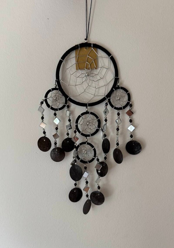 Dromenvanger met schelpen en spiegelglas- zwart