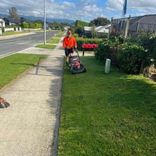 Lawn mowing service in Omokoroa by Limitless Lawn, delivering Sharp Edges and tidy garden care