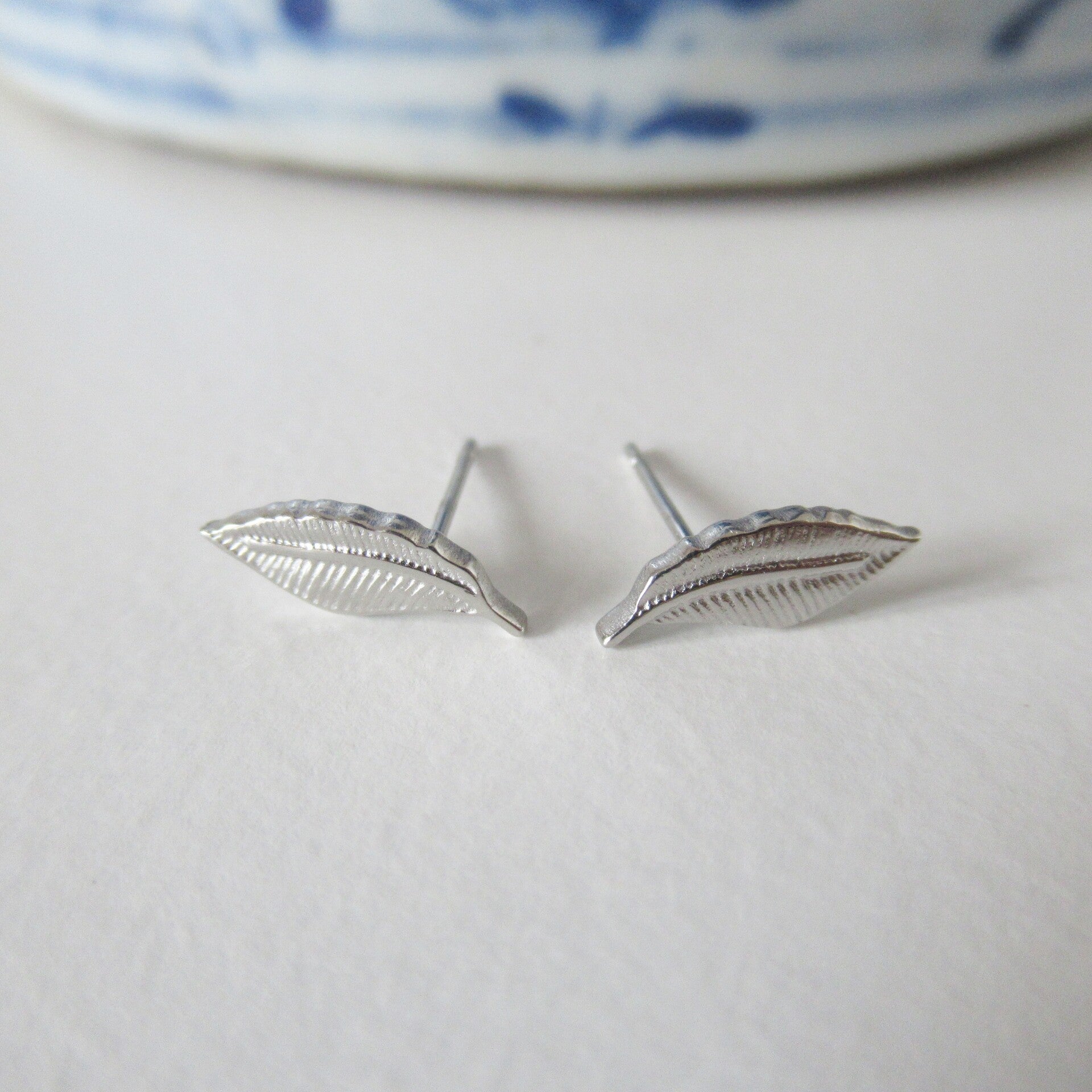 Zilverkleurige veer knopjes