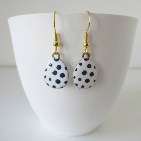 Goudkleurige stippel oorbellen (nr. 648)