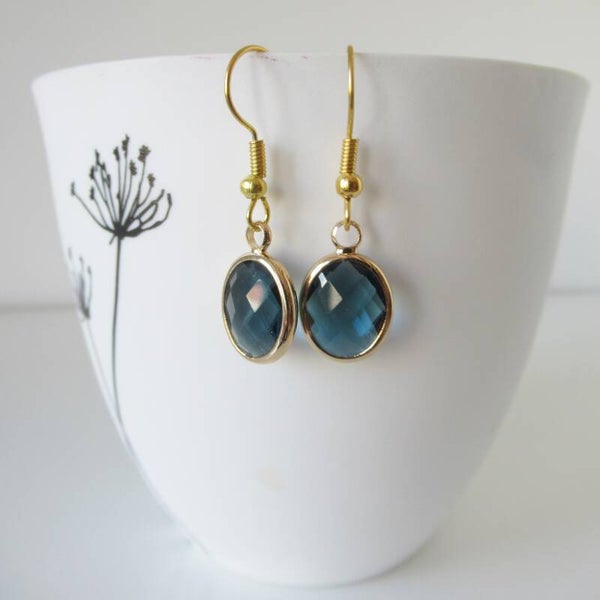 Goudkleurige petrol oorbellen (nr. 655)