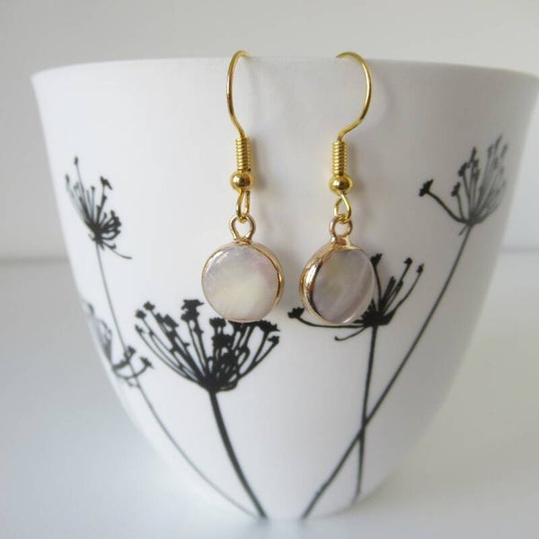 Goudkleurige parel oorbellen (nr 675)