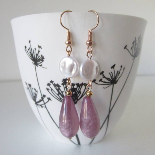 Rosékleurige  polmo mauve en parel oorbellen (nr 676)