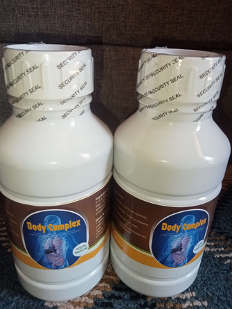 Body Complex ni mchanganyiko wa mimea bora unaosaidia kuimarisha mifumo muhimu ya mwili, kuongeza uchangamfu na kusaidia mwili kufanya kazi kwa ufanisi. 