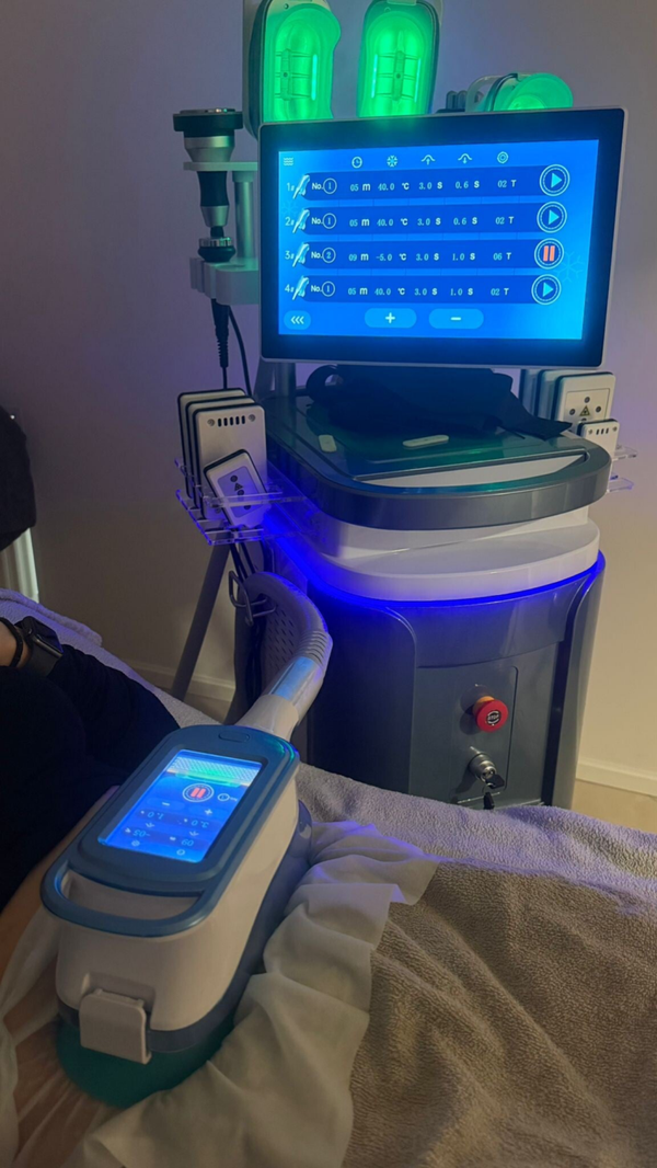 Cryolipolyse par ventouse + Lipolaser 600€