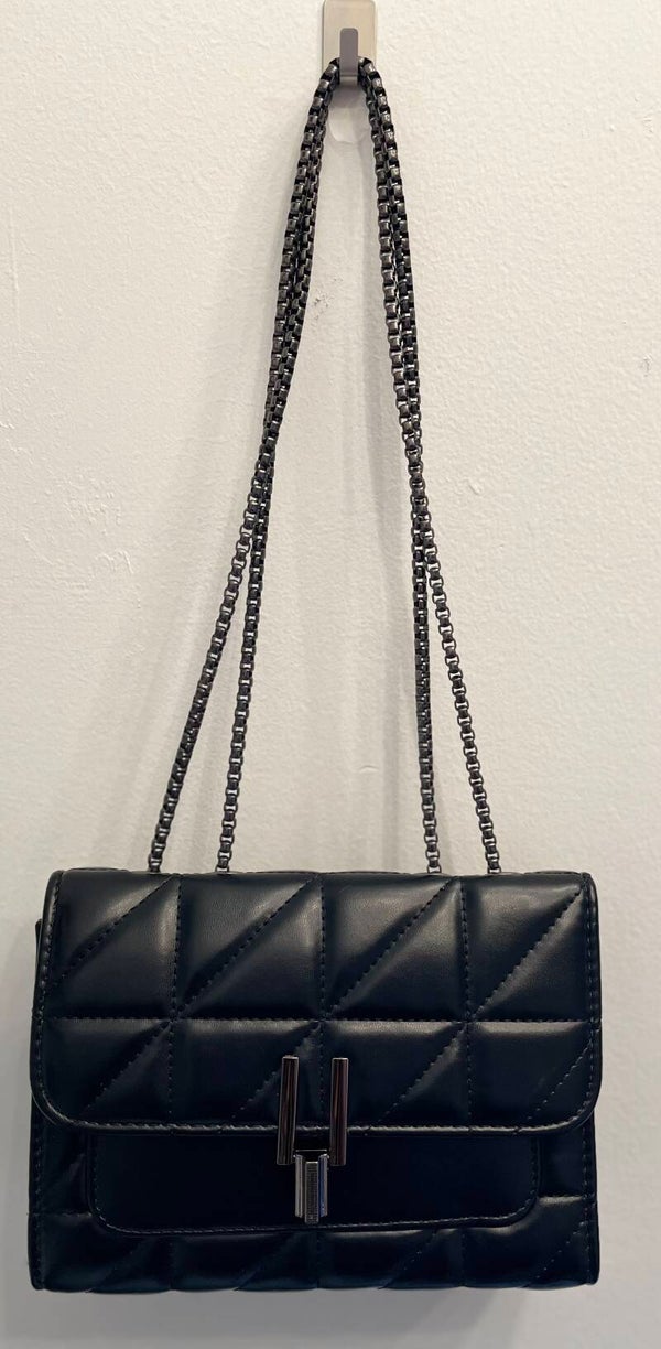 Sleek Detailed Black Leather Quilted Handbag
