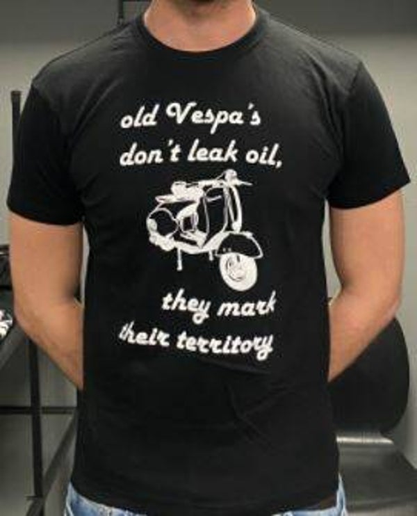 Vespa t-shirt Old Vespa's don't leak oil