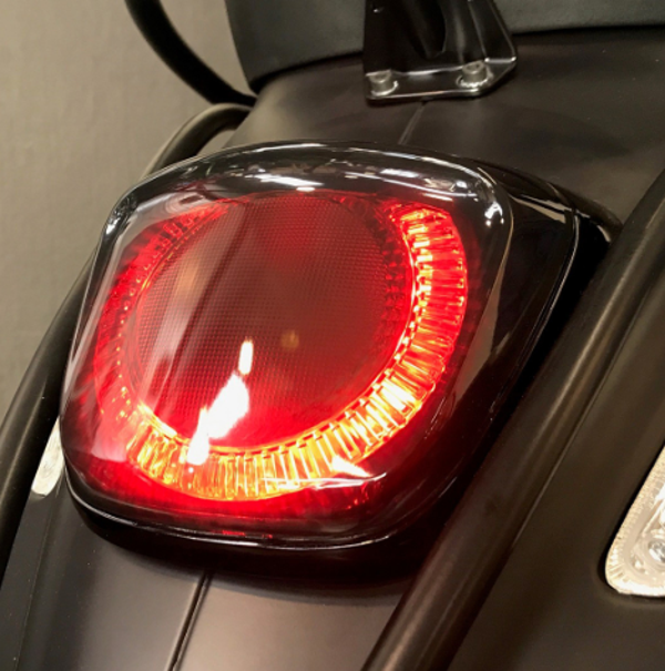 achterlicht smoke Vespa Primavera / Sprint na 2018