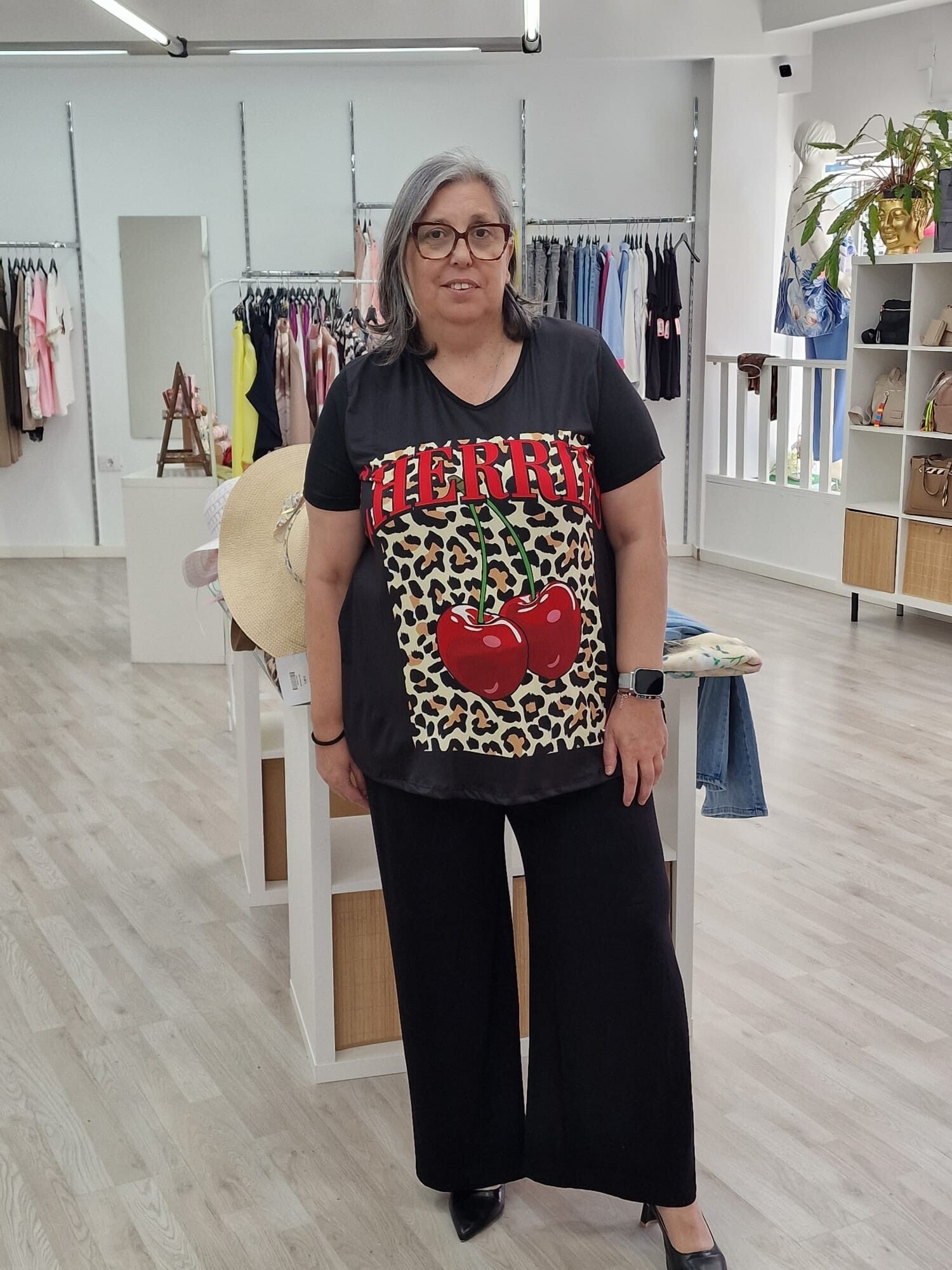 Camiseta V estampada