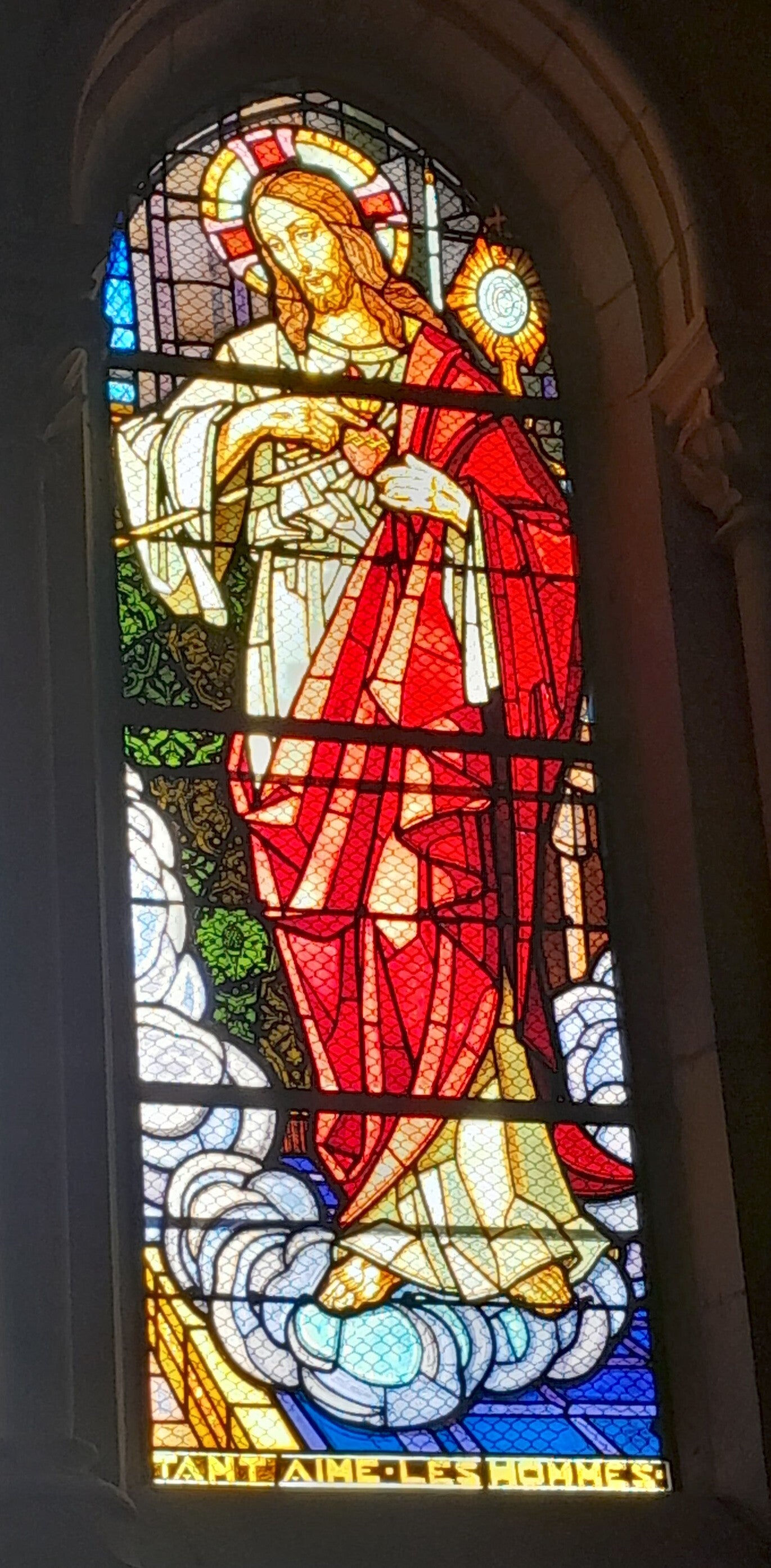 Dieu parle à mon coeur - Le Sanctuaire Notre Dame du Bout du Pont, refuge de la Mère et l'enfant - Pau - vitrail de l'apparition du Sacré Coeur Jésus à Sainte Marguerite Marie Alacoque  Paray le Monial au XVIIIe siècle