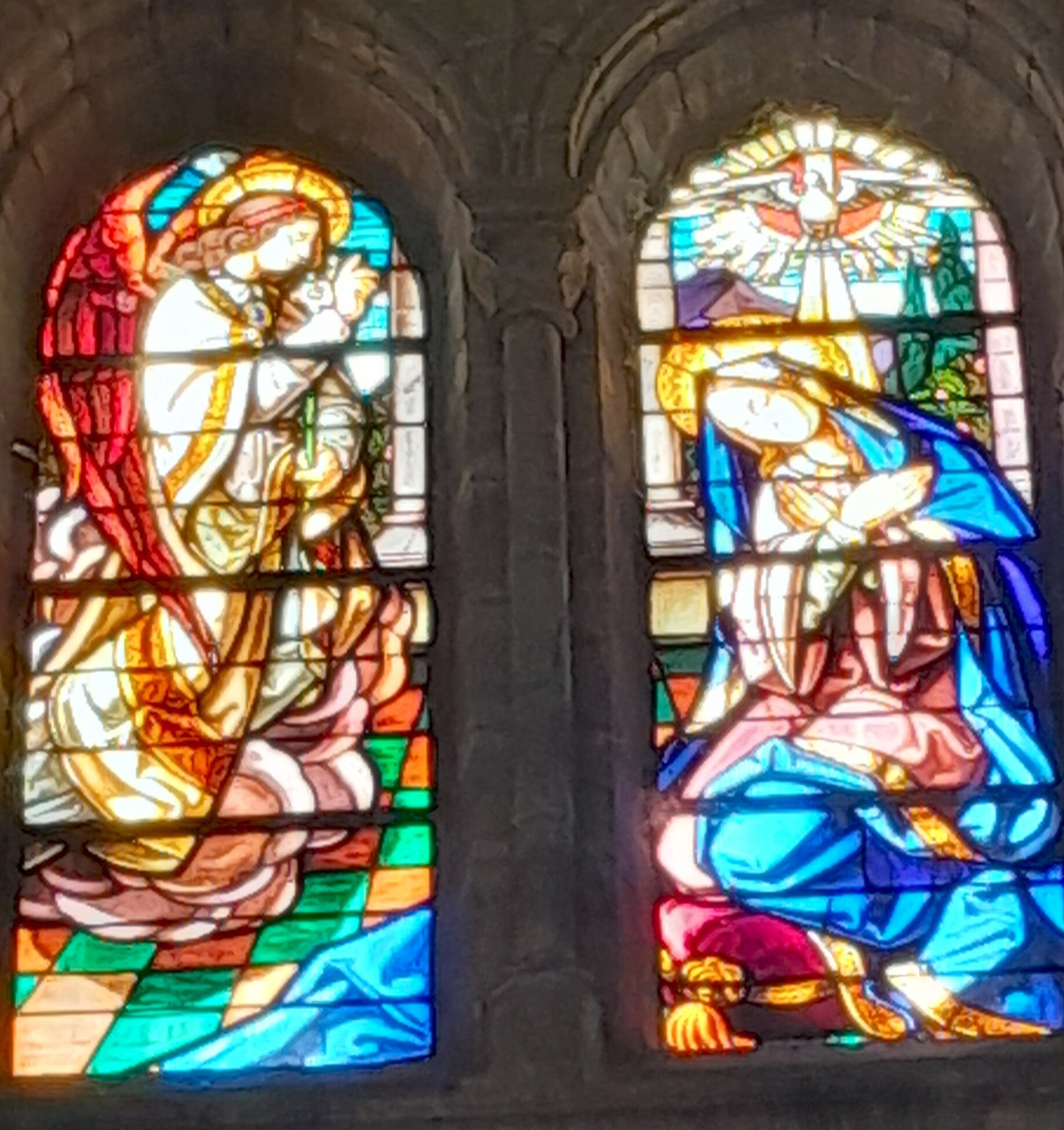 Dieu parle à mon coeur - Le Sanctuaire Notre Dame du Bout du Pont, refuge de la Mère et l'enfant - Pau - vitrail de l'annonciation