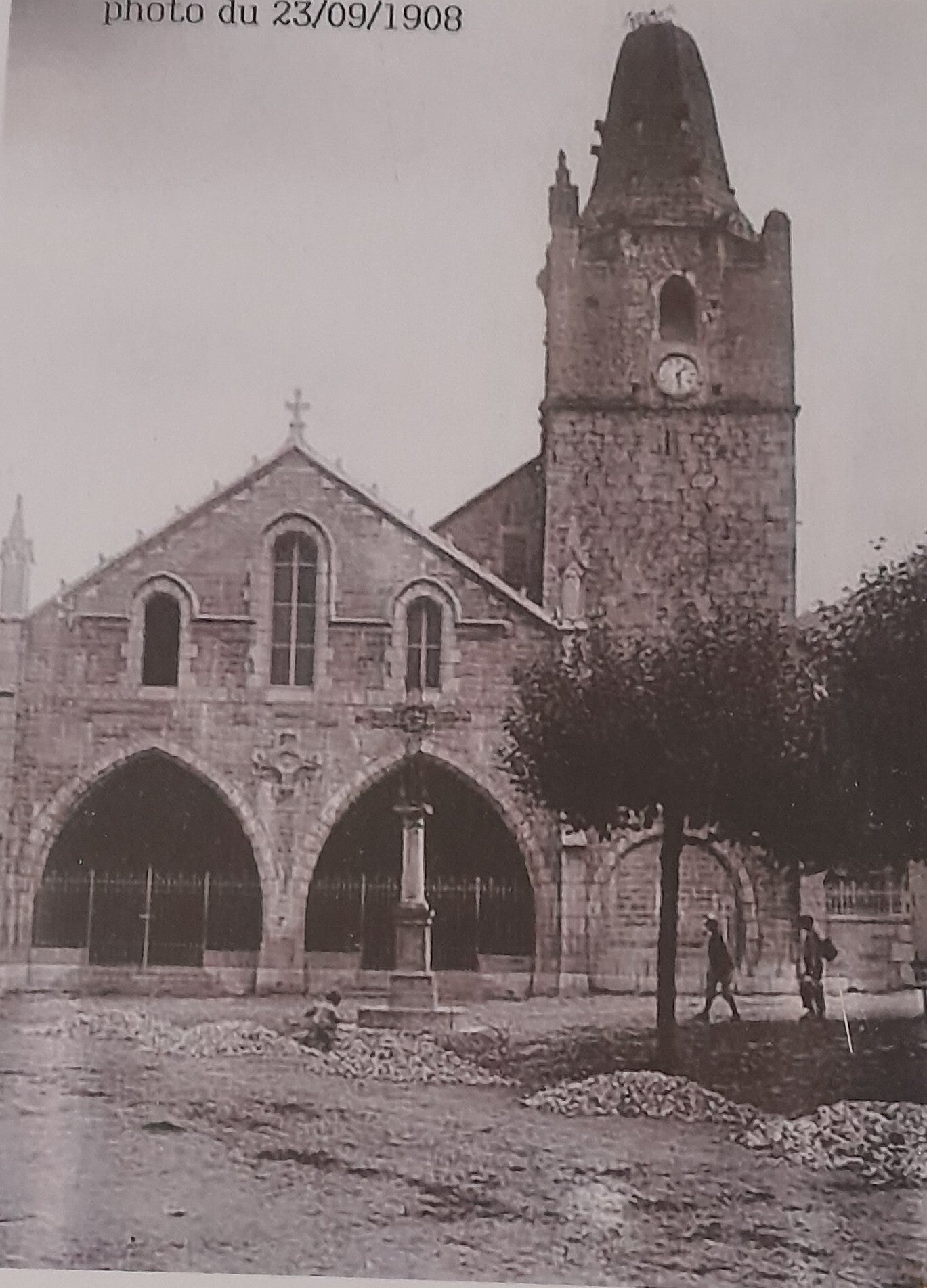 Dieu parle à mon coeur - Eglise saint martin de louvie-juzon dans les pyrénées atlantiques - Au fil du temps 