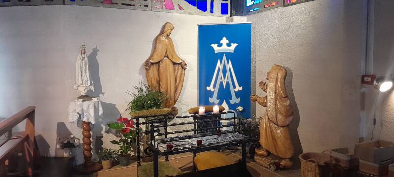 Dieu parle à mon coeur - Le coin de prière à La Vierge Marie à l'égise Sainte Bernadette à  Pau - Paroisse de la Sainte Famille