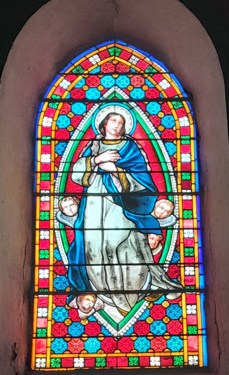 Dieu parle à mon coeur - vitrail de l'église saint martin de louvie-juzon dans les pyrénées atlantiques