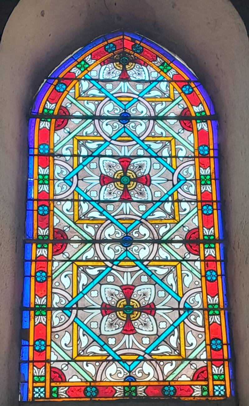 Dieu parle à mon coeur - vitrail de l'église saint martin de louvie-juzon dans les pyrénées atlantiques