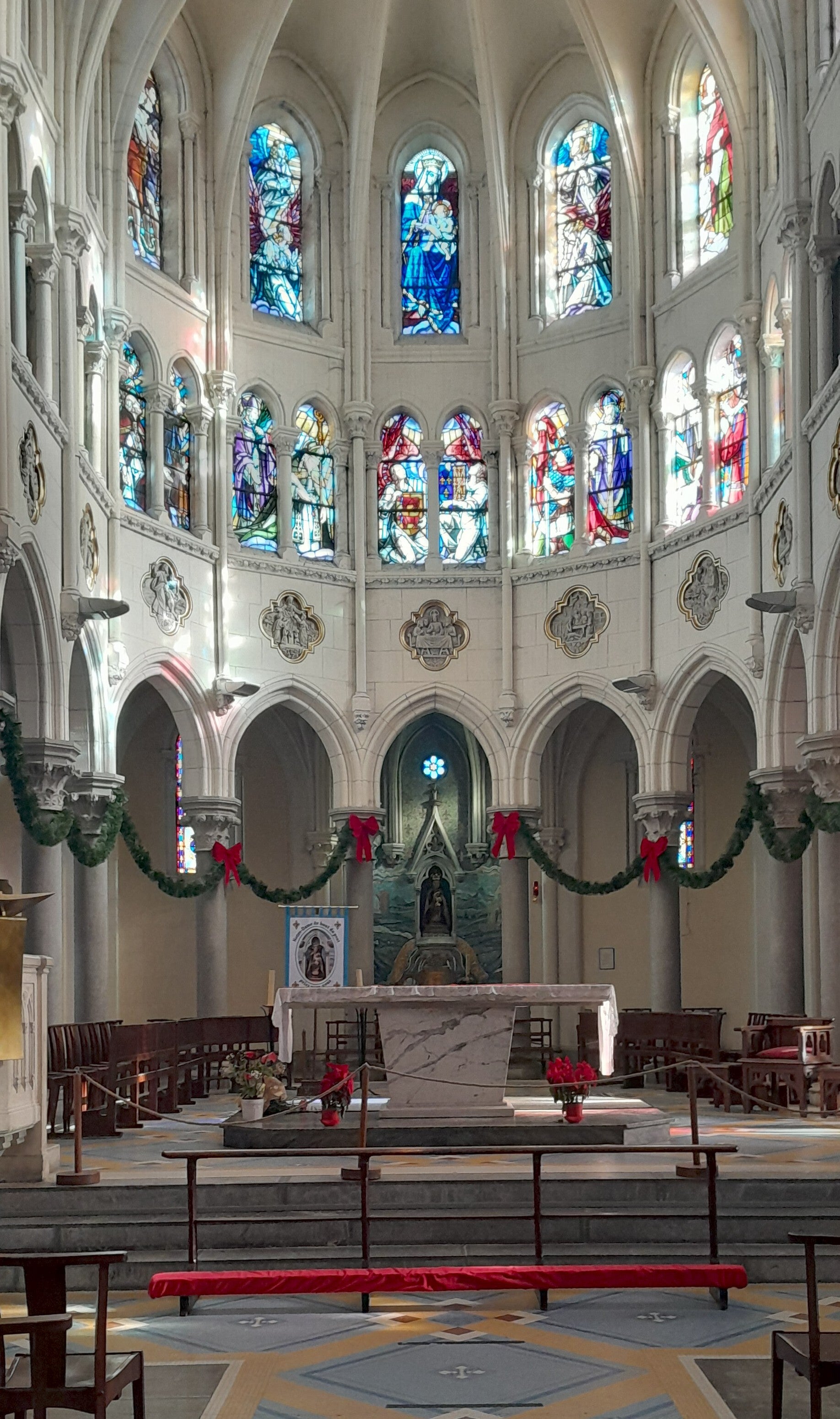 Dieu parle à mon coeur - Le Sanctuaire Notre Dame du Bout du Pont, refuge de la Mère et l'enfant - Pau - le Choeur du Sanctuaire
