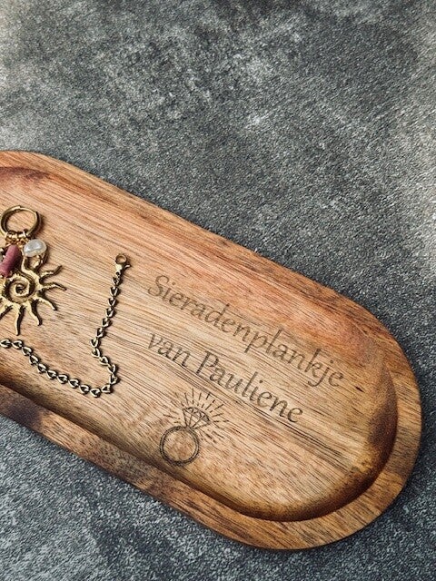 Gepersonaliseerd sieradenplankje