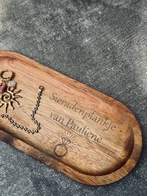 Gepersonaliseerd sieradenplankje