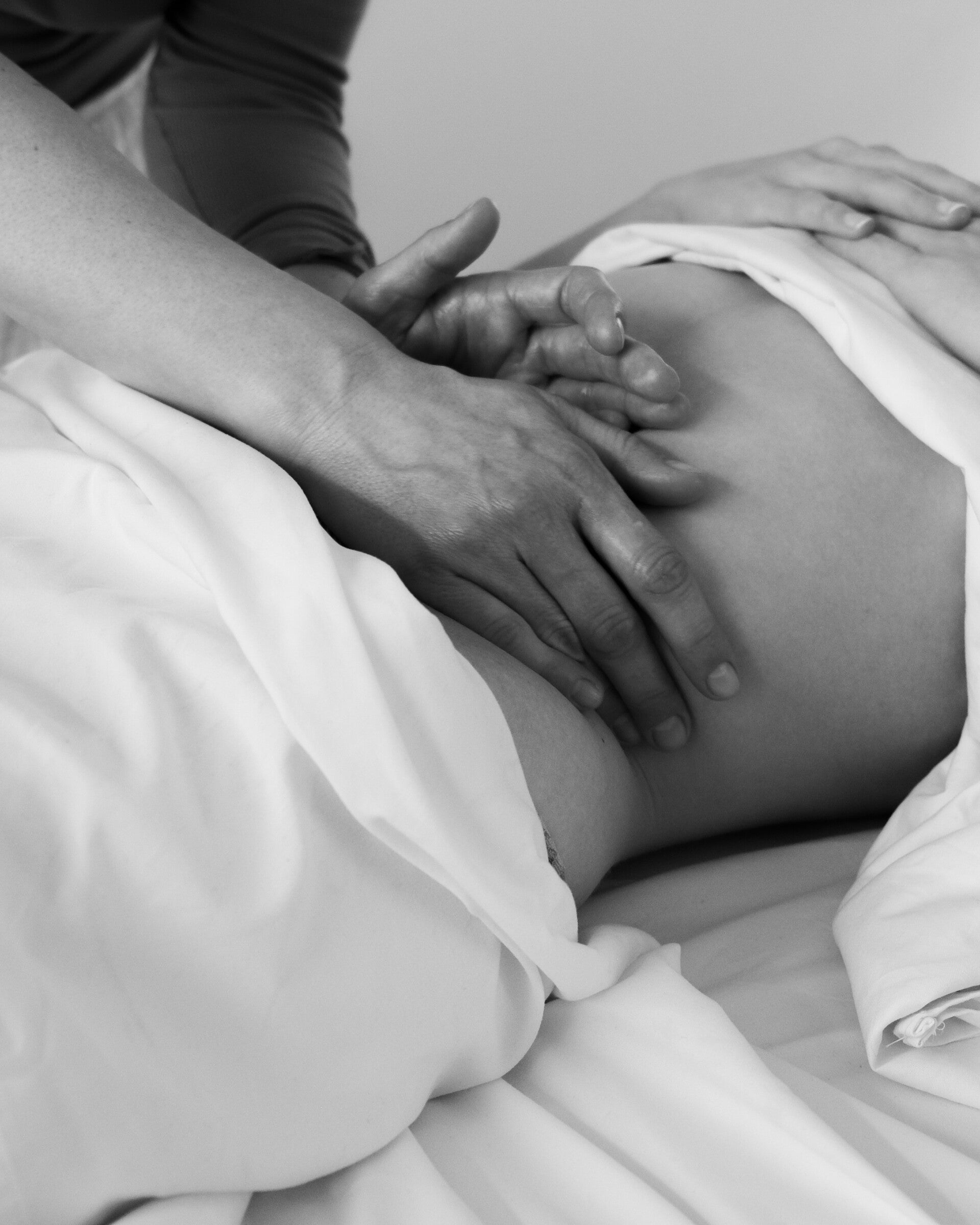 Angebote Berührungstherapie, Körpertherapie, Massage, Bauchmassage, Online Begleitung, sinnliche Berührung und Stimmarbeit