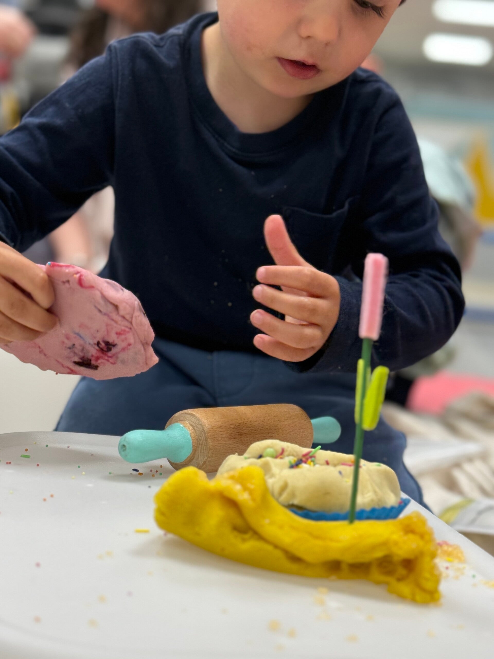 Winter/Spring Term , Athenry – Wednesdays – Messy Makers (1.5–3 yrs) – 10:30–11:30 – Raheen Woods Hotel