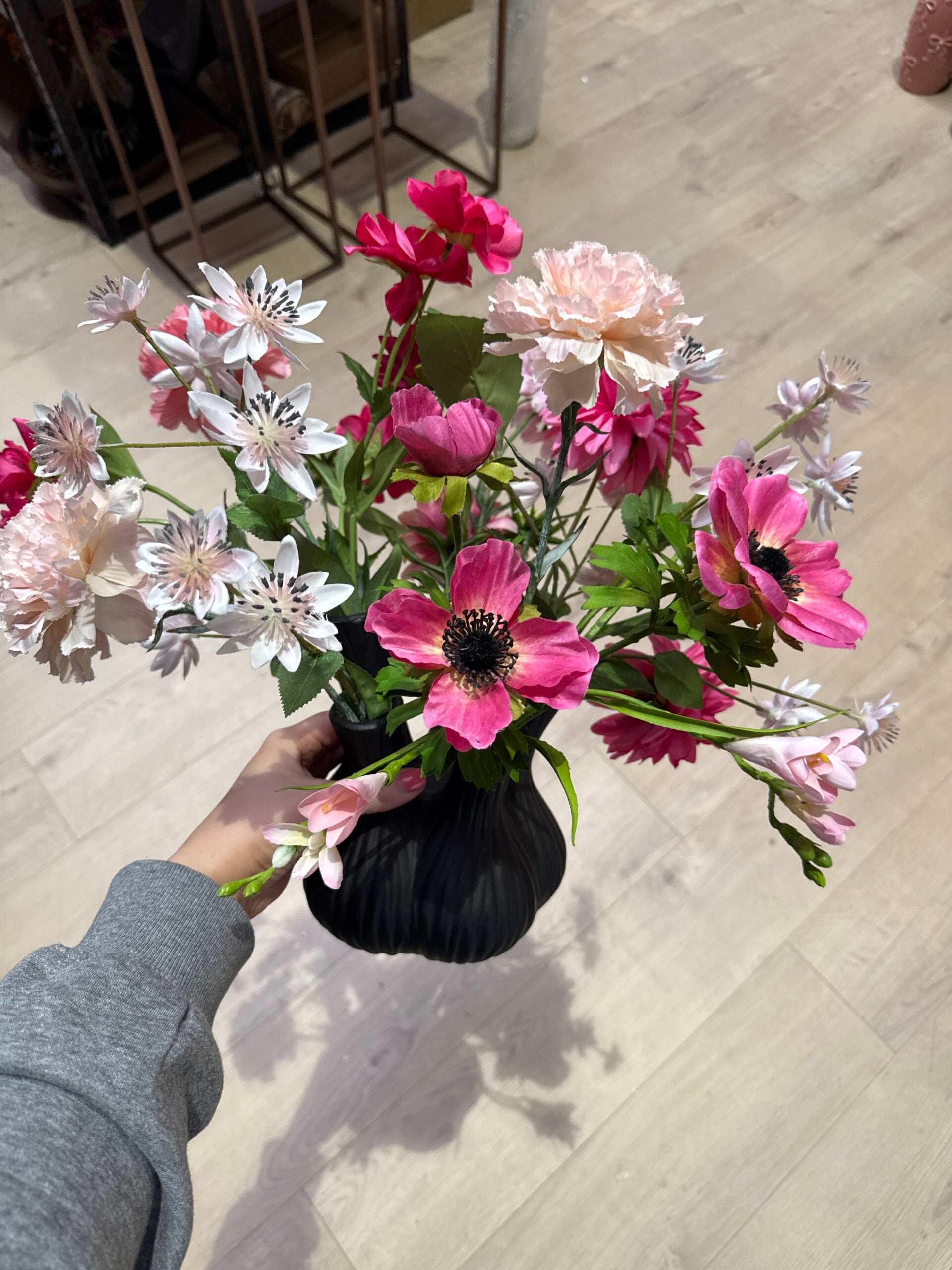 Toetervaasje Zwart met boeket