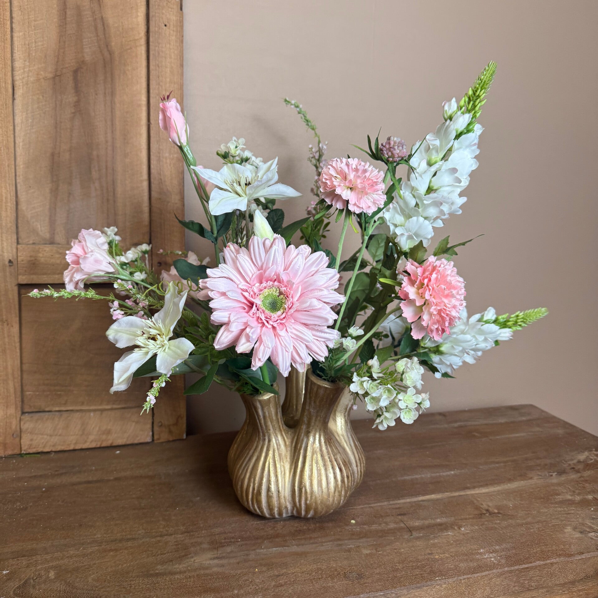 Toetervaas Met Zijdenbloemen Boeket Roze