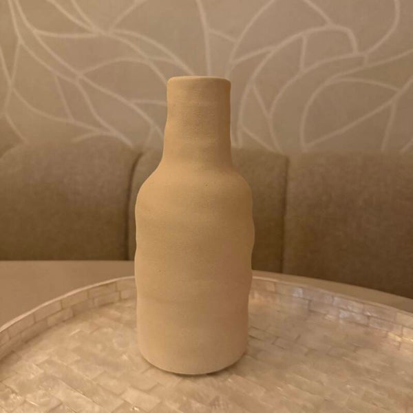 Beige Vaasje Smal Halsje