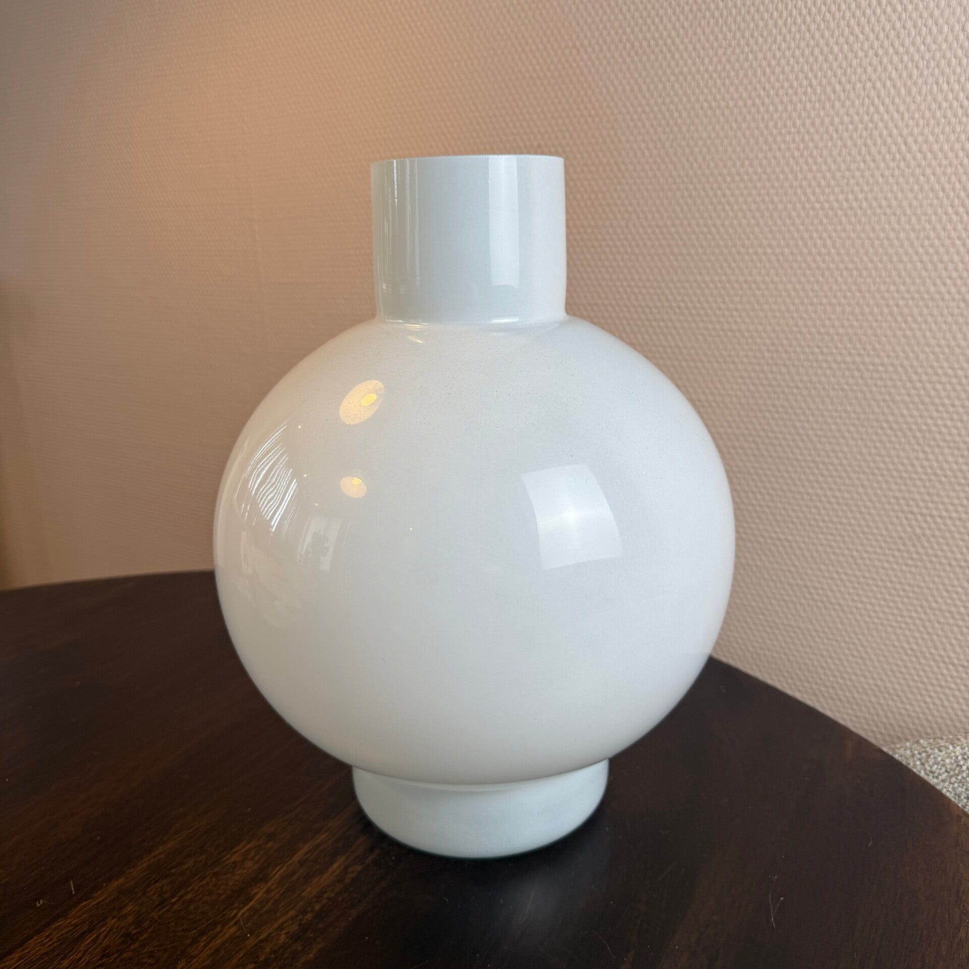 Witte Bol Vaas – Glazen Design Vaas 35cm | Countryfield