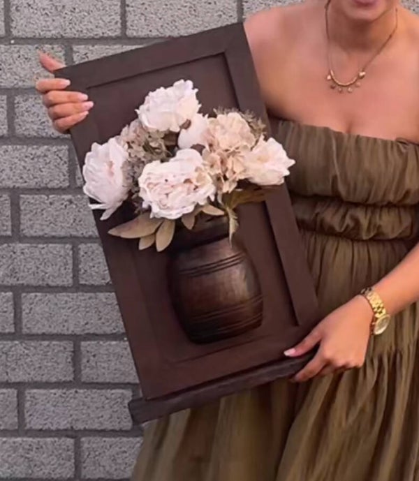 Houten Luik Op Voet Inclusief Zijden Bloemen Boeketje