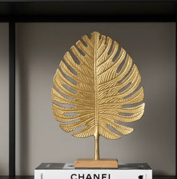 Ornament Op Voet 'Leaf' | Goud | 23x32cm