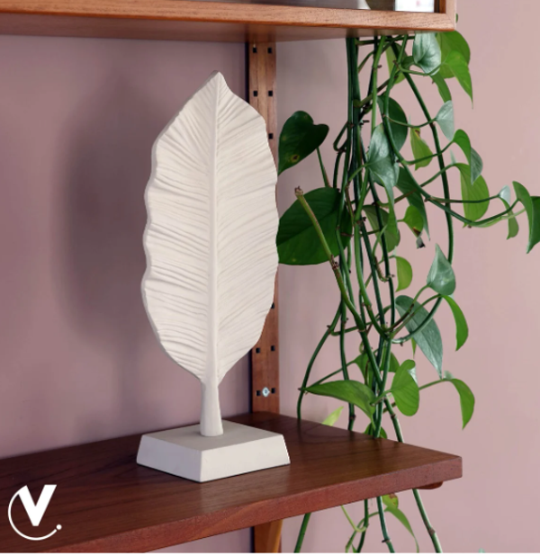 Ornament 'Feather Lorena' Ivory | Vase The World | L10 x B14 x H30 cm