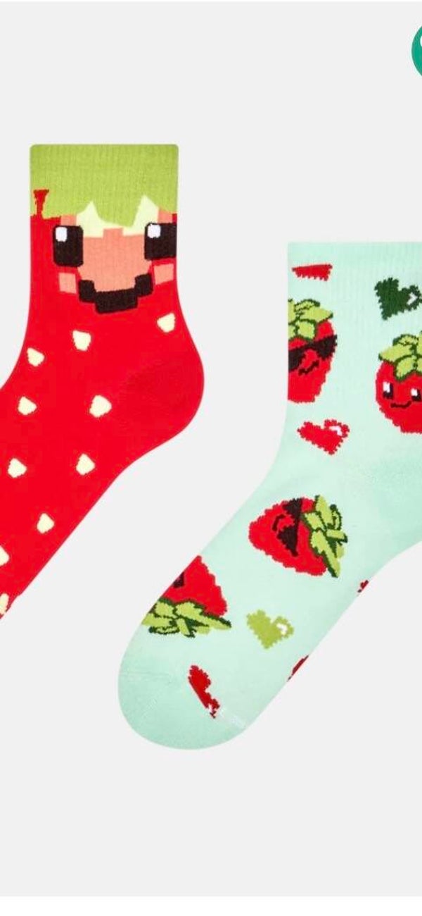 Vrolijke crewsokken Pixel aardbeien