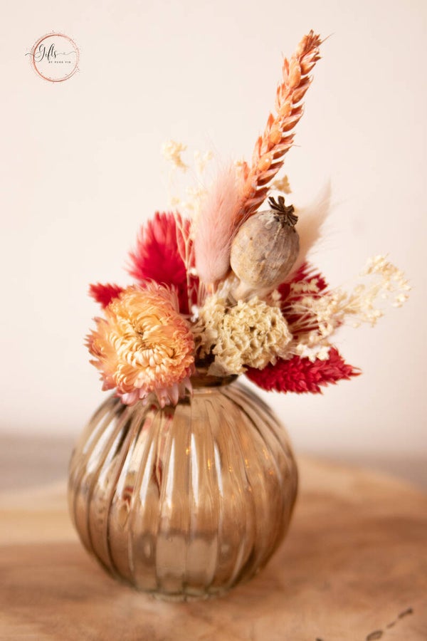 Vaasje met droogbloemen
