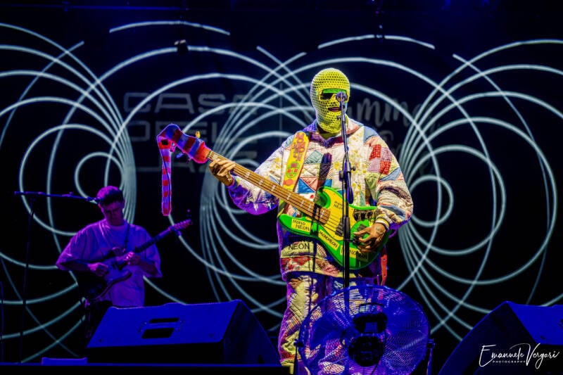 06mononeon-standard.jpg