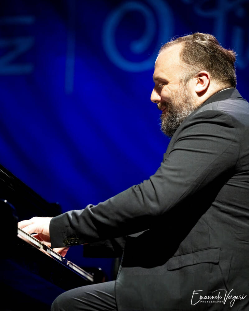 1raphael-gualazzi-standard.jpg