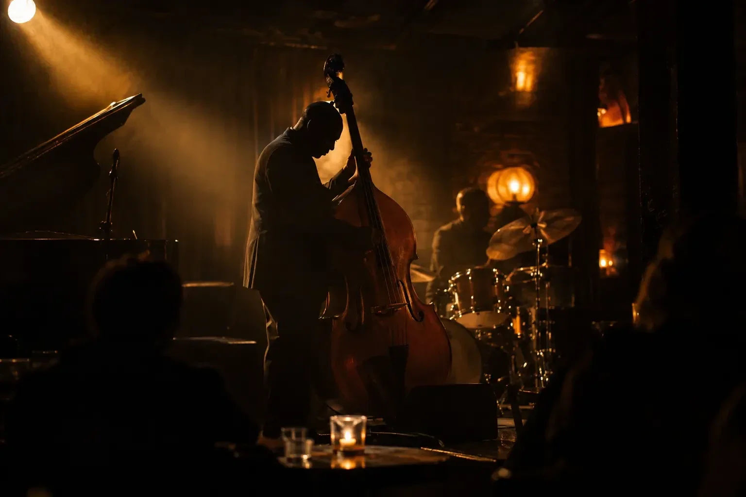 Atmosfera di un club jazz, visual editoriale della sezione Jazz