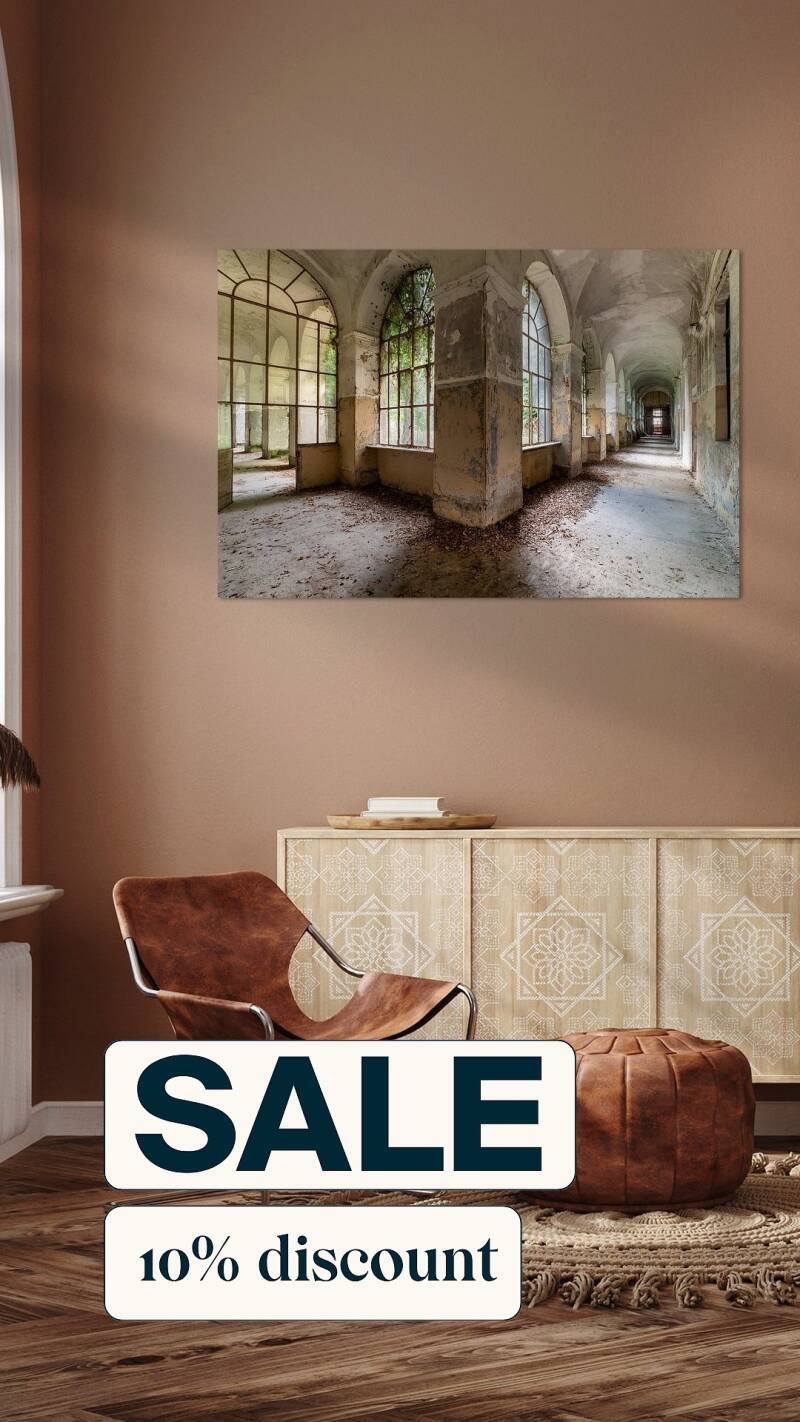 werk-aan-de-muur-1414633-gang-in-verlaten-ziekenhuis-manicomio-di-r-vivian-teuns-1080x1920-woonkamer-in-woonstijl-world-of-wonders-instagramstory-standard.jpg